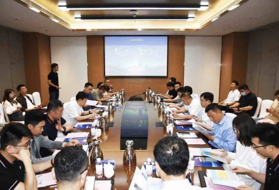 創北交·新高地 2025北交所上市公司創新發展暨磊垚資本投資交流大會在青島高新區召開，聚焦園區資產投資與管理新篇章